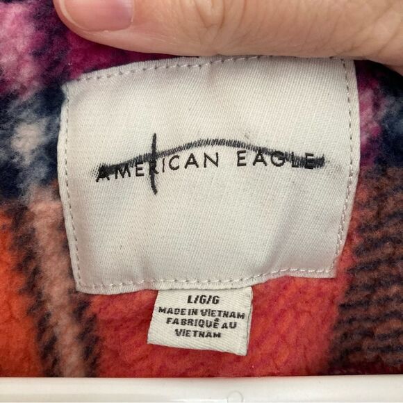 American Eagle Women’s cropped plaid fleece jacket size large. EUC! - Picture 6 of 9
